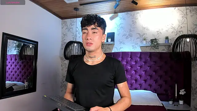 Spencerwhite  online show from 05-18-26, 10:59