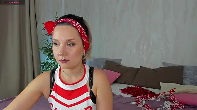 Nikki Mi1k online show from 07-10-26, 05:15