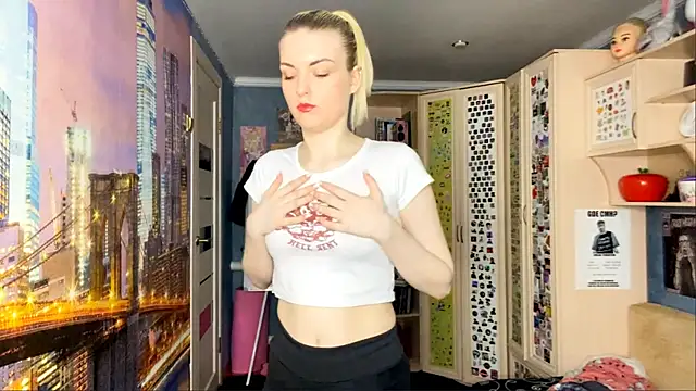 MonicaHolt online show from 05-13-26, 10:23