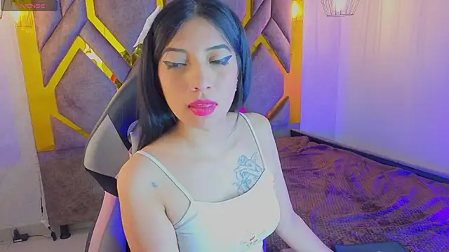 Snapshot of Ey_Im_simone_ chatting on 05-04-26, 01:51 Ey Im simone online show from 05-04-26, 01:51