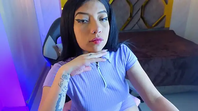 Snapshot of Ey_Im_simone_ chatting on 05-14-26, 12:23 Ey Im simone online show from 05-14-26, 12:23