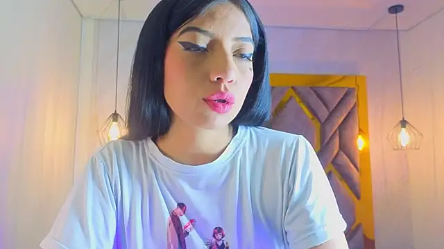 Snapshot of Ey_Im_simone_ chatting on 05-15-26, 12:01 Ey Im simone online show from 05-15-26, 12:01