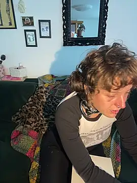 Snapshot of EmilieBraun chatting on 05-21-26, 11:39 EmilieBraun online show from 05-21-26, 11:39