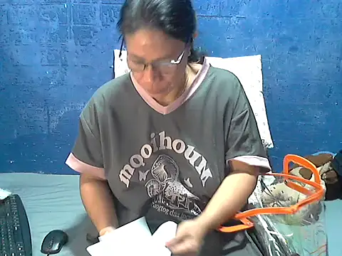 hotchilimom online show from 04-16-26, 12:11