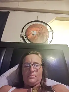 Snapshot of Queenle91 chatting on 05-16-26, 12:29 Queenle91 online show from 05-16-26, 12:29