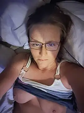 Snapshot of Queenle91 chatting on 05-17-26, 03:15 Queenle91 online show from 05-17-26, 03:15
