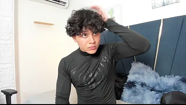 Snapshot of latin_beast4 chatting on 05-19-26, 07:53 latin beast4 online show from 05-19-26, 07:53