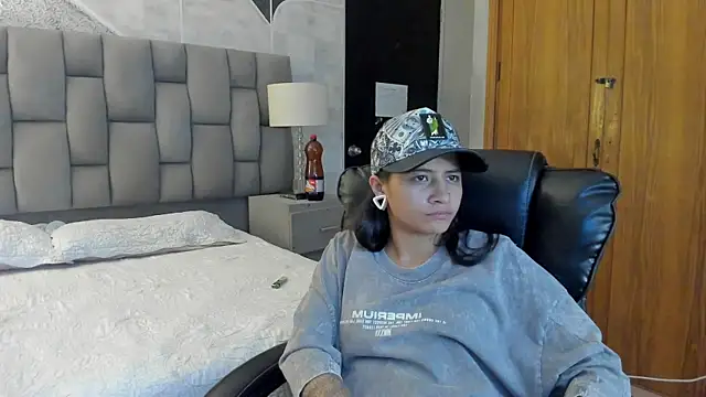 Snapshot of MaxiGarcia_ chatting on 06-23-26, 11:47 MaxiGarcia online show from 06-23-26, 11:47