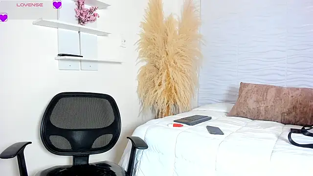 Snapshot of BritneyAndMaleth chatting on 05-15-26, 10:17 BritneyAndMaleth online show from 05-15-26, 10:17