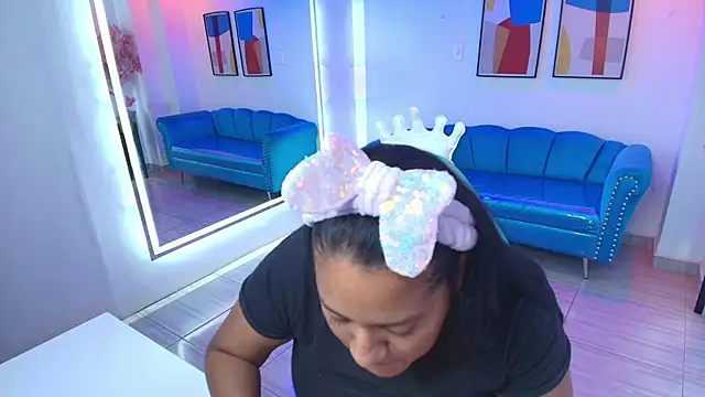 Isabella rows online show from 06-10-26, 07:24
