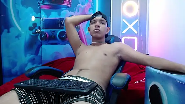Aron hot11 online show from 05-21-26, 01:56