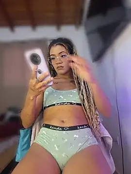 Alondra1810 online show from 05-18-26, 05:52