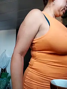 Snapshot of Tumilf chatting on 05-20-26, 01:28 Tumilf online show from 05-20-26, 01:28