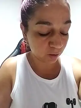 Snapshot of Tumilf chatting on 05-21-26, 01:34 Tumilf online show from 05-21-26, 01:34