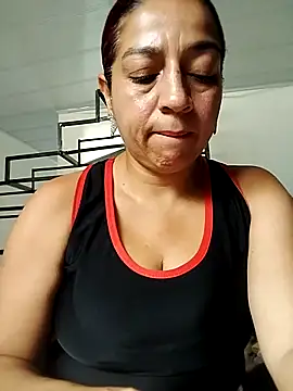Snapshot of Tumilf chatting on 05-27-26, 03:09 Tumilf online show from 05-27-26, 03:09