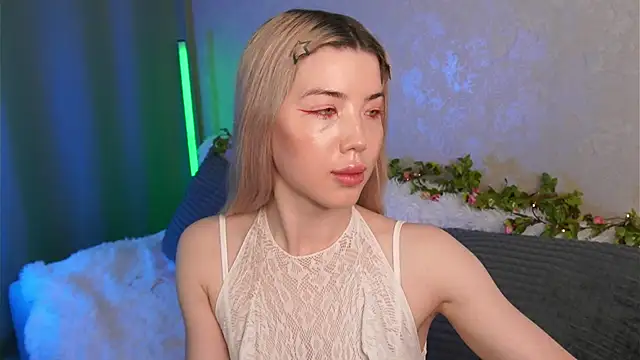 LindaThackerr online show from 05-18-26, 04:18