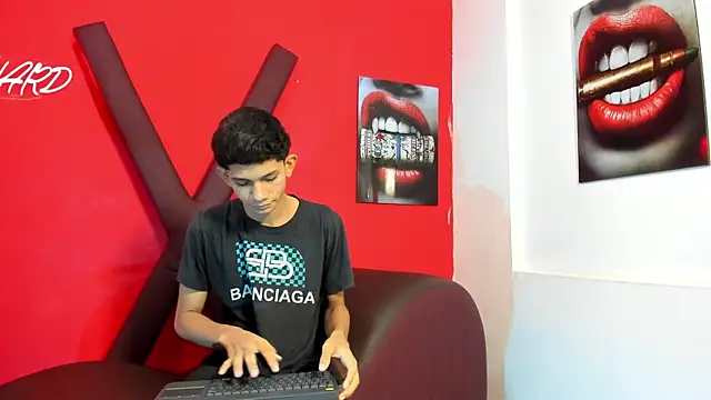 TWINKS BOYSX online show from 05-23-26, 01:37