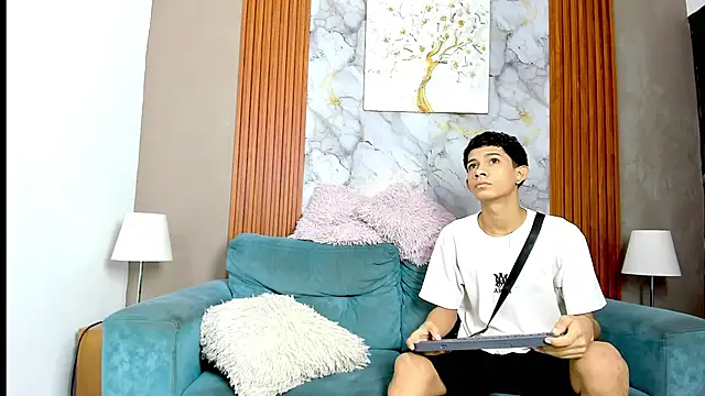 TWINKS BOYSX online show from 05-25-26, 01:17