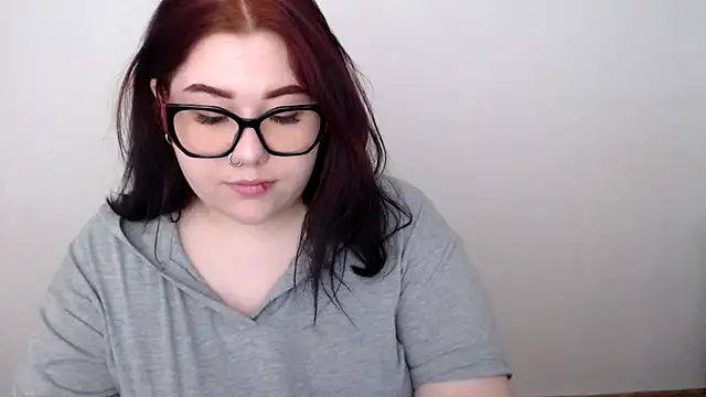 Snapshot of KarolinasHot chatting on 05-06-26, 07:46 KarolinasHot online show from 05-06-26, 07:46