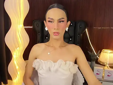 Estella Hilton online show from 06-11-26, 09:29