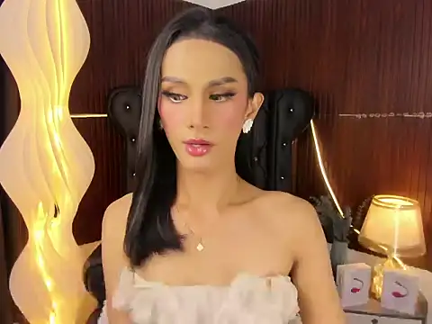 Estella Hilton online show from 06-19-26, 10:52