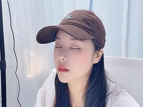 Snapshot of Qingqing19 chatting on 05-08-26, 05:35 Qingqing19 online show from 05-08-26, 05:35