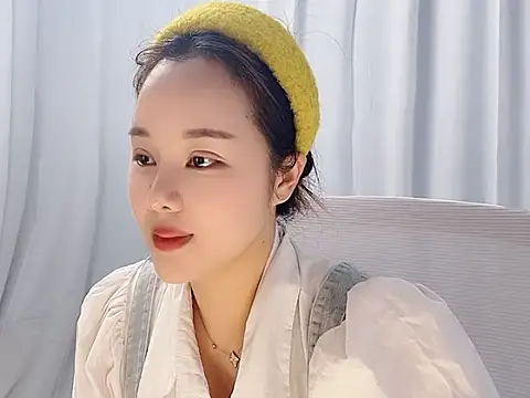 Snapshot of Qingqing19 chatting on 05-11-26, 02:28 Qingqing19 online show from 05-11-26, 02:28