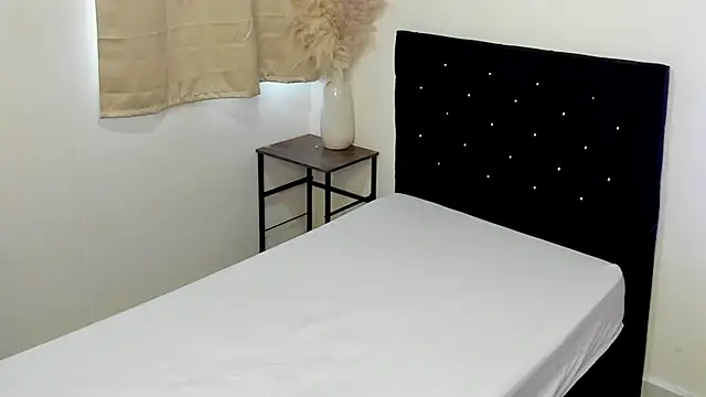 Melody vixxenx online show from 06-26-26, 11:09