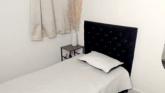 Melody vixxenx online show from 07-06-26, 12:07