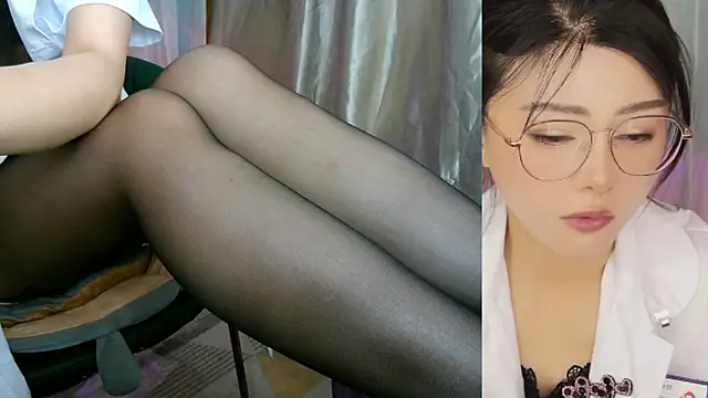 Snapshot of honeypeach666 chatting on 05-26-26, 02:24 honeypeach666 online show from 05-26-26, 02:24