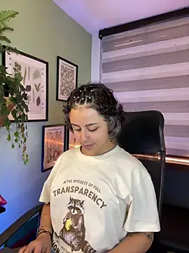 Lusiana   online show from 05-28-26, 12:35