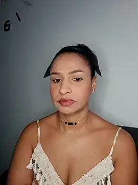 Snapshot of mell0102 chatting on 05-11-26, 11:05 mell0102 online show from 05-11-26, 11:05