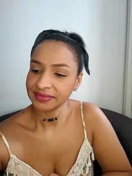 Snapshot of mell0102 chatting on 05-11-26, 02:45 mell0102 online show from 05-11-26, 02:45