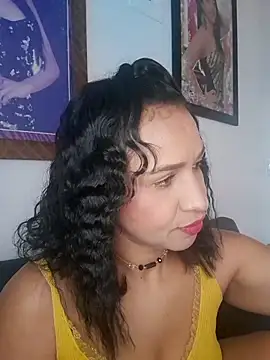 Snapshot of mell0102 chatting on 05-18-26, 12:00 mell0102 online show from 05-18-26, 12:00