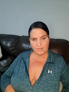 Snapshot of Velvet-Milf chatting on 05-17-26, 05:38 Velvet-Milf online show from 05-17-26, 05:38
