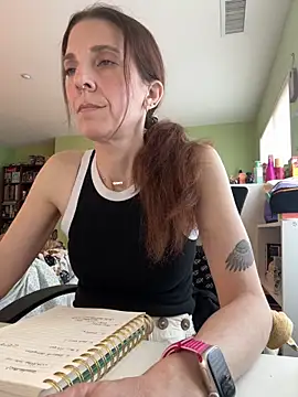 Raevyn online show from 05-19-26, 05:52