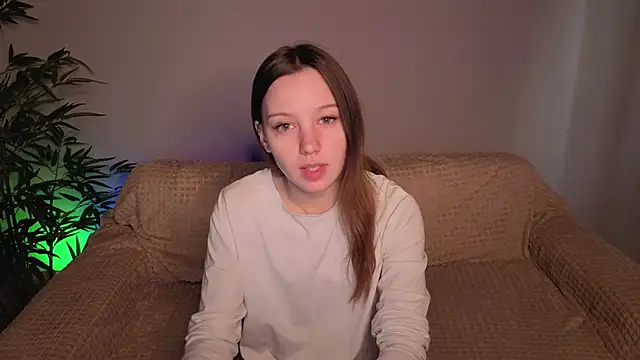 Snapshot of lolytaberry chatting on 05-18-26, 01:35 lolytaberry online show from 05-18-26, 01:35
