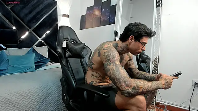 Snapshot of EdoardoJS chatting on 05-15-26, 11:45 EdoardoJS online show from 05-15-26, 11:45