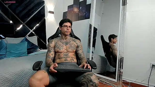 Snapshot of EdoardoJS chatting on 05-15-26, 11:56 EdoardoJS online show from 05-15-26, 11:56