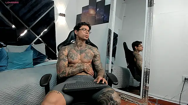 Snapshot of EdoardoJS chatting on 05-16-26, 12:07 EdoardoJS online show from 05-16-26, 12:07