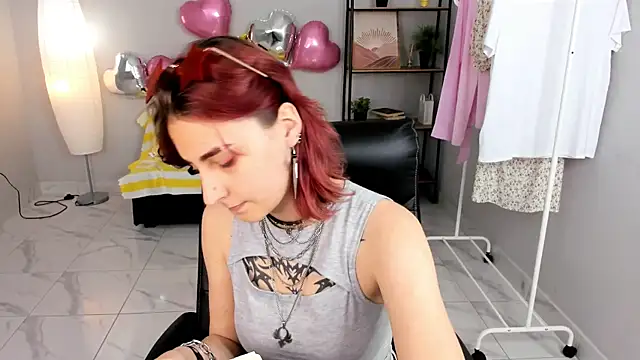 Snapshot of Cruela_Bena chatting on 05-10-26, 11:15 Cruela Bena online show from 05-10-26, 11:15