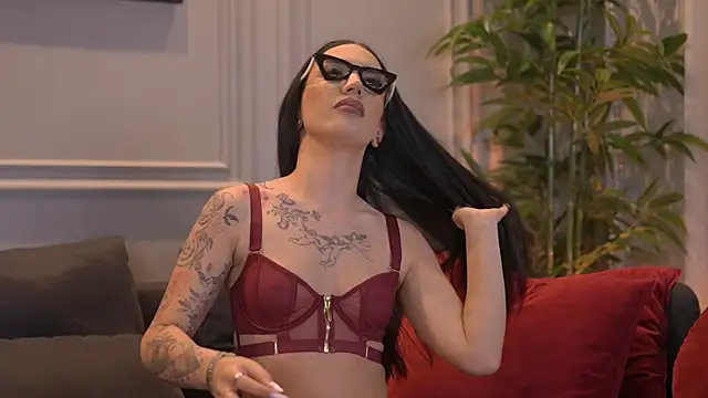 KyraReign online show from 05-19-26, 07:47
