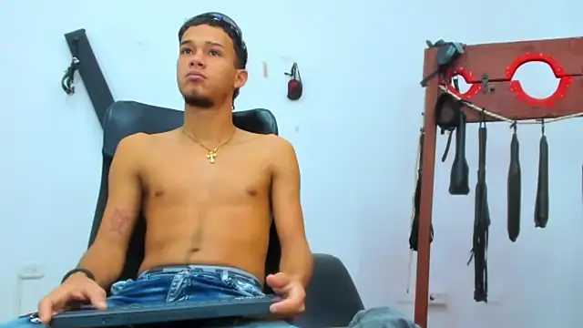 friends lust latin online show from 05-25-26, 06:25