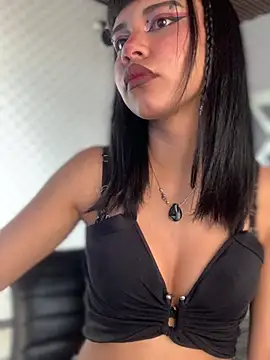 Snapshot of AntonellaCooper_Pink chatting on 05-16-26, 07:12 AntonellaCooper Pink online show from 05-16-26, 07:12