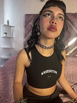 AntonellaCooper Pink online show from 07-13-26, 10:34