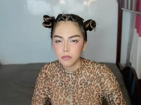 Snapshot of ArianaLore chatting on 05-22-26, 12:11 ArianaLore online show from 05-22-26, 12:11