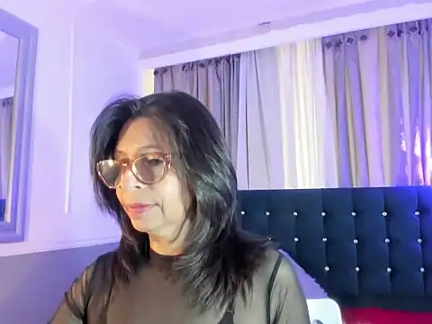 Snapshot of lena_gray chatting on 05-25-26, 01:28 lena gray online show from 05-25-26, 01:28