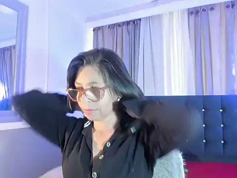 Snapshot of lena_gray chatting on 05-26-26, 01:29 lena gray online show from 05-26-26, 01:29