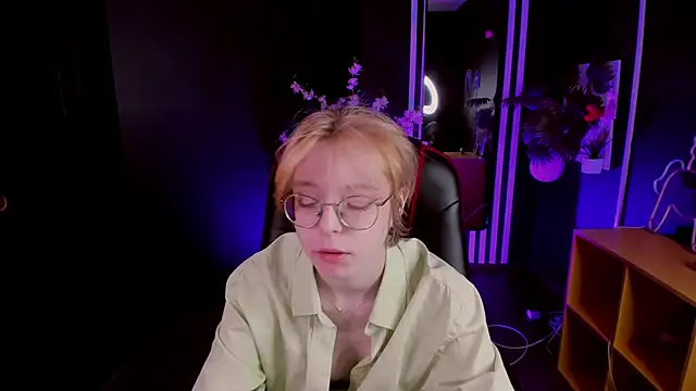 FoxxyyPolly online show from 05-18-26, 05:35