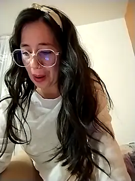 Snapshot of Annie_loveer chatting on 06-13-26, 03:15 Annie loveer online show from 06-13-26, 03:15
